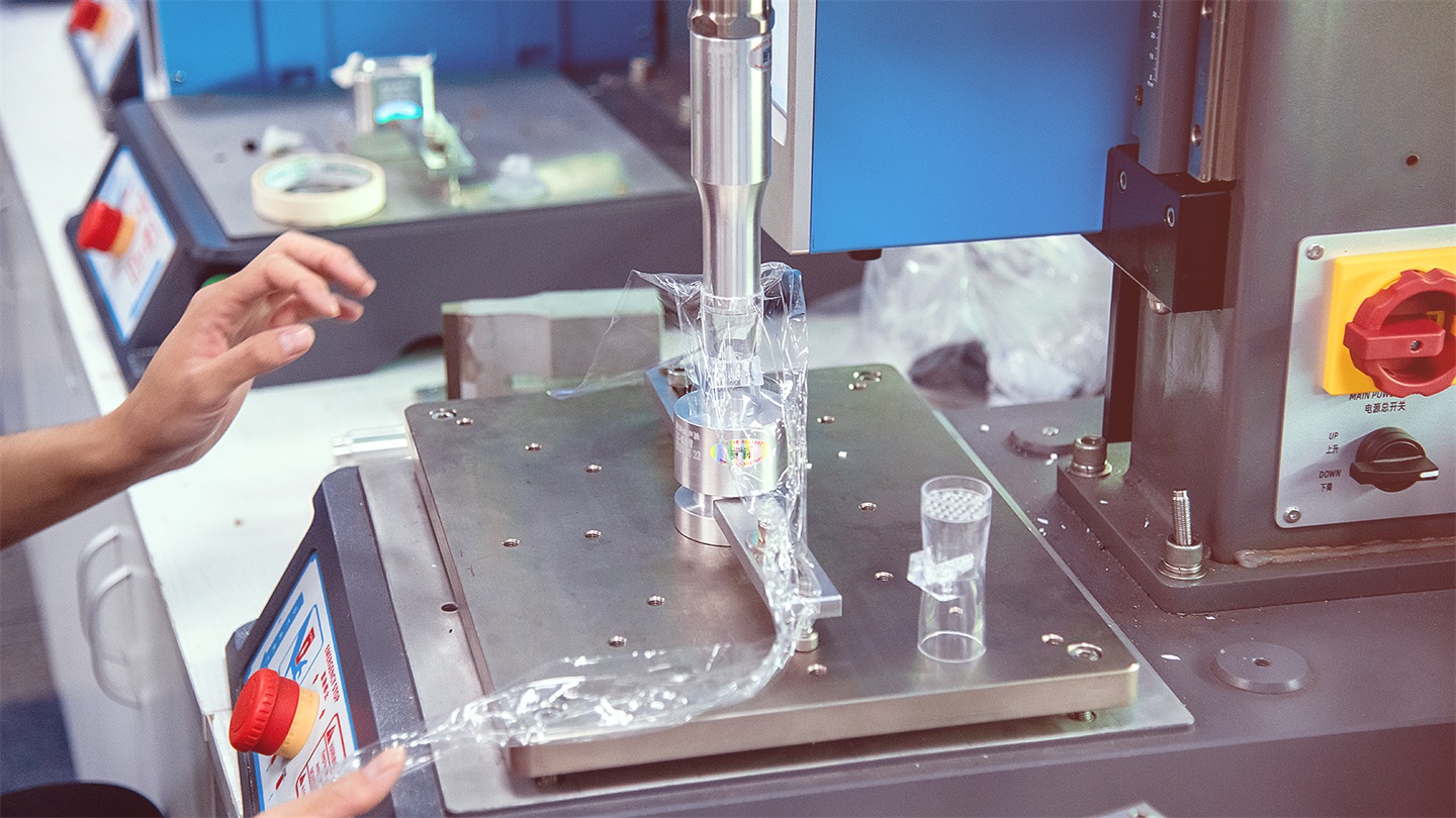 深圳超聲波焊接機(jī)：破解智能手表微焊接難題的利器